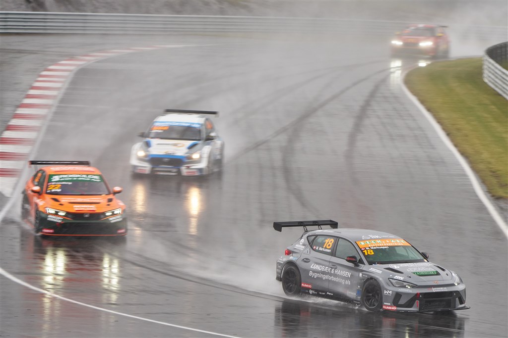 Regnvejrssejr til Kasper H. Jensen - og masser af fights igennem feltet.
(Foto: TCR Denmark)